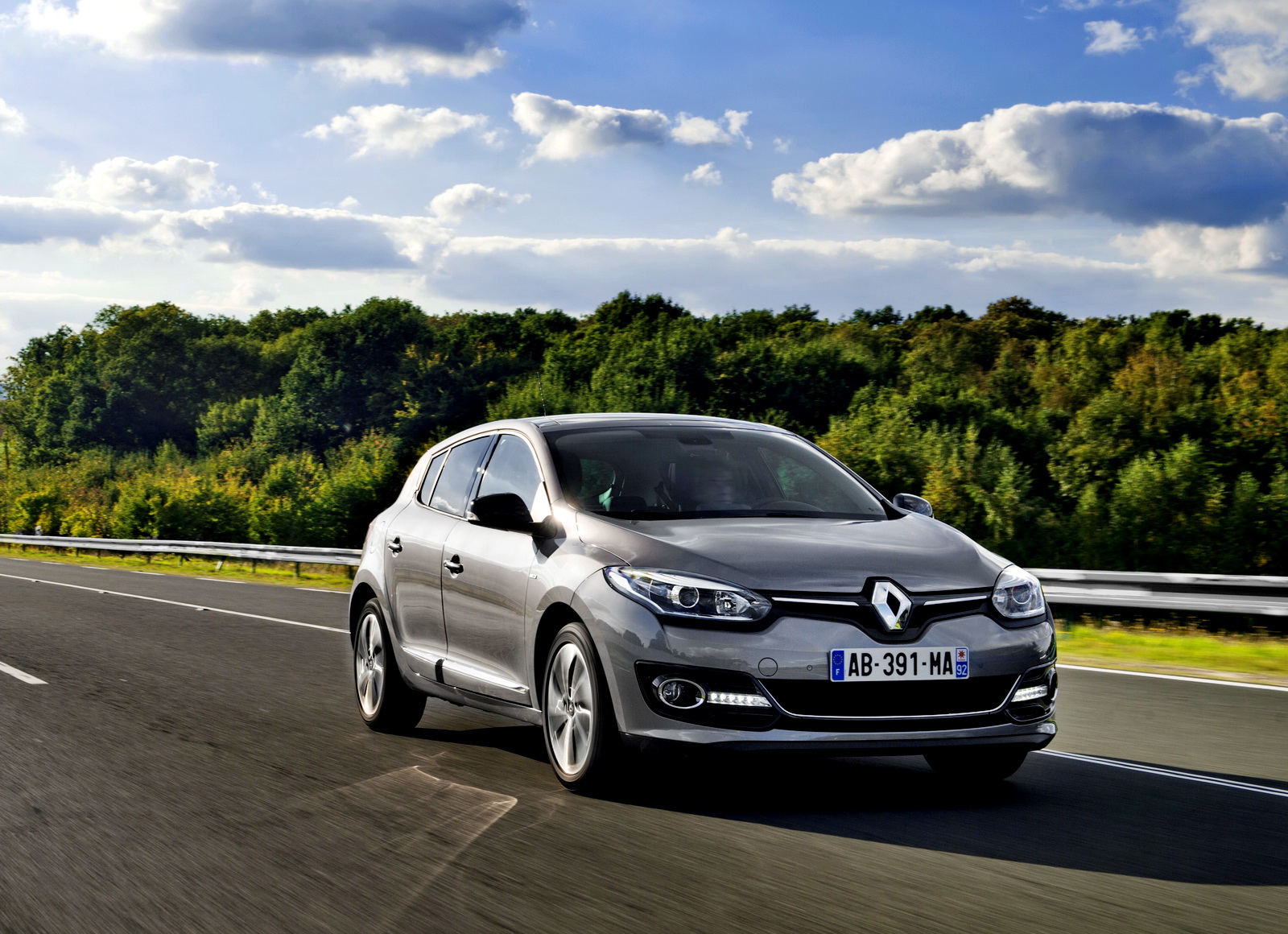 6. Рено меган недостатки. Renault megane 3 хэтчбек. Рено меган 2012 хэтчбек. Рено меган недостатки.